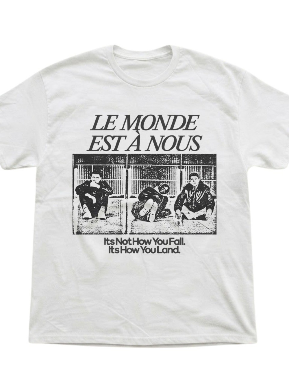 LE MONDE EST À NOUS French Quote Graphic Tee Gildan T-Shirt Streetwear Casual